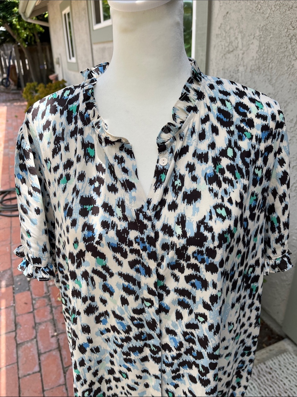 T Tahari Black, Cream, Brown and Teal Printed Blouse Size L - Picture 3 of 11